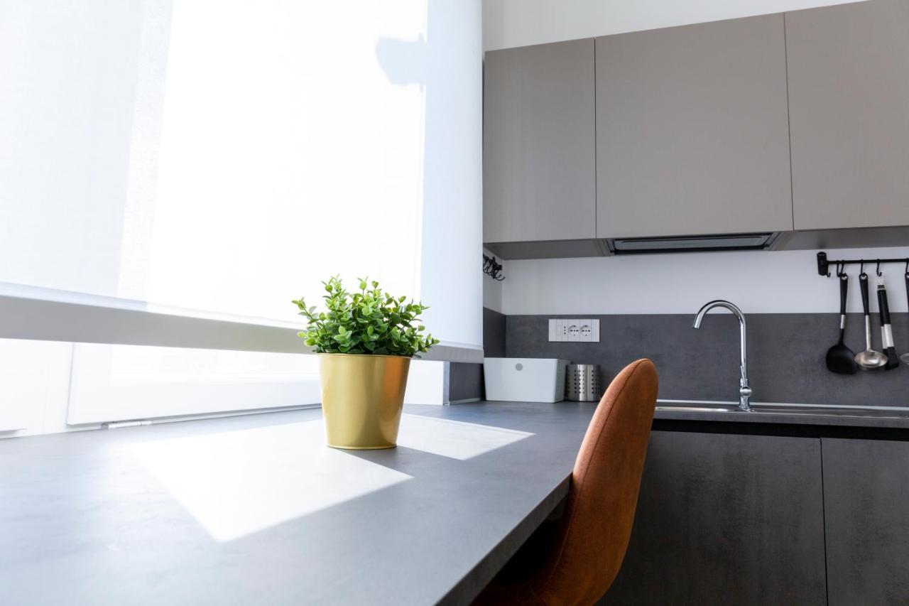 7Th Floor Apartment Фоджиа Экстерьер фото